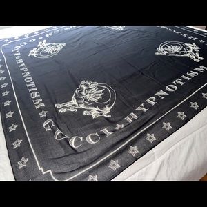 Rare Gucci hypnotism Scarf